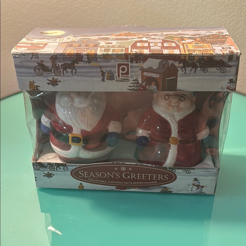 Vintage Publix 2000 Mr. & Mrs. Claus Salt & Pepper shakers